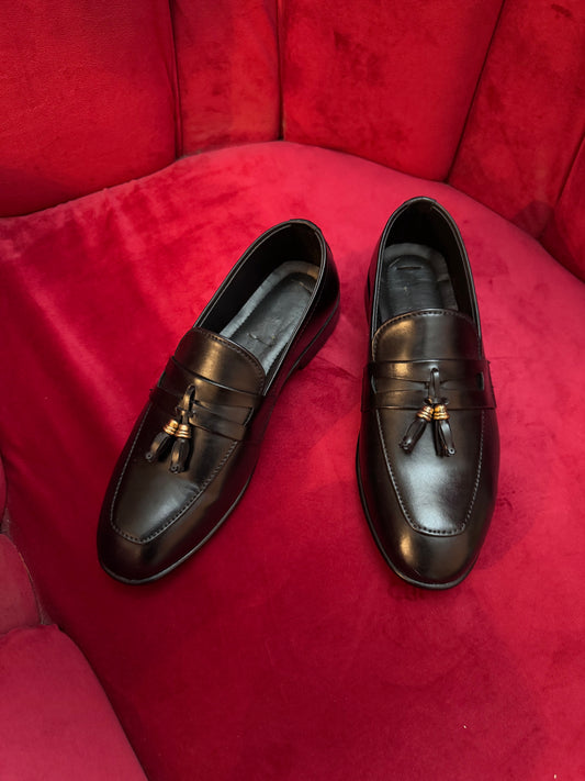 Black tassel shoes