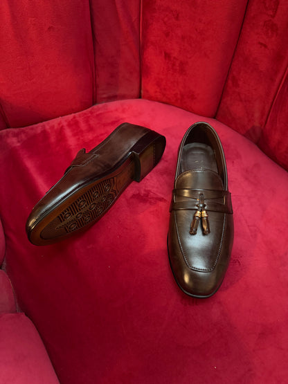 Black tassel shoes